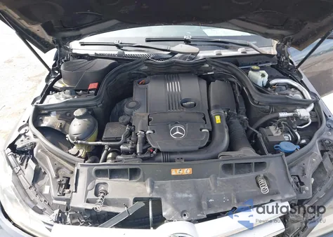 2013 Mercedes-Benz C 250 z USA, uszkodzony, nr VIN WDDGJ4HB0DG033611